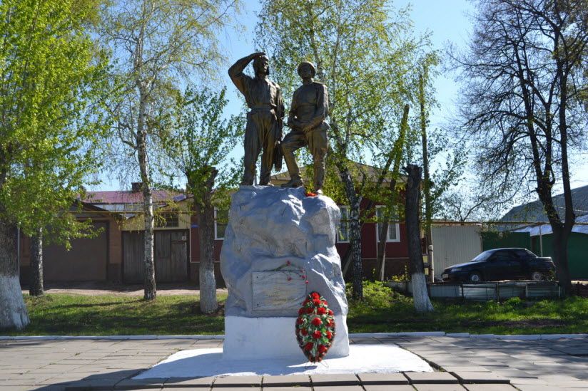 Памятник Героям Советского Союза М.П. Боронину и В.Ф. Ветвинскому