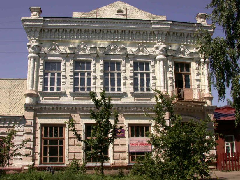 Здание детской художественной школы им. Н. Каменщикова