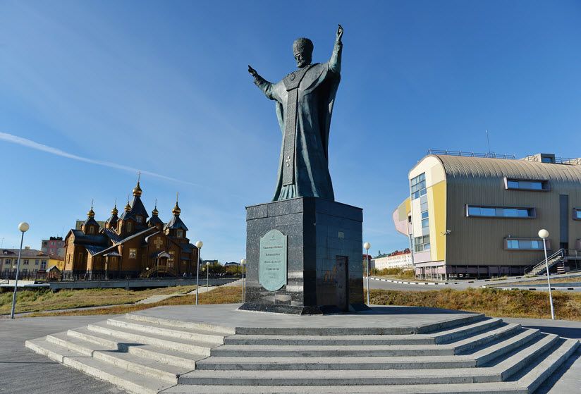 Памятник Святителю Николаю Чудотворцу