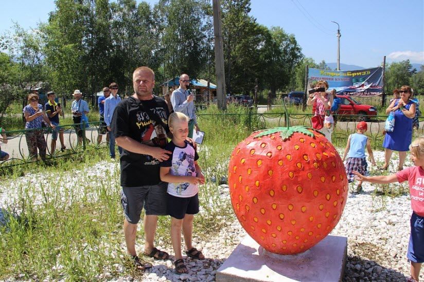 Памятник Клубнике