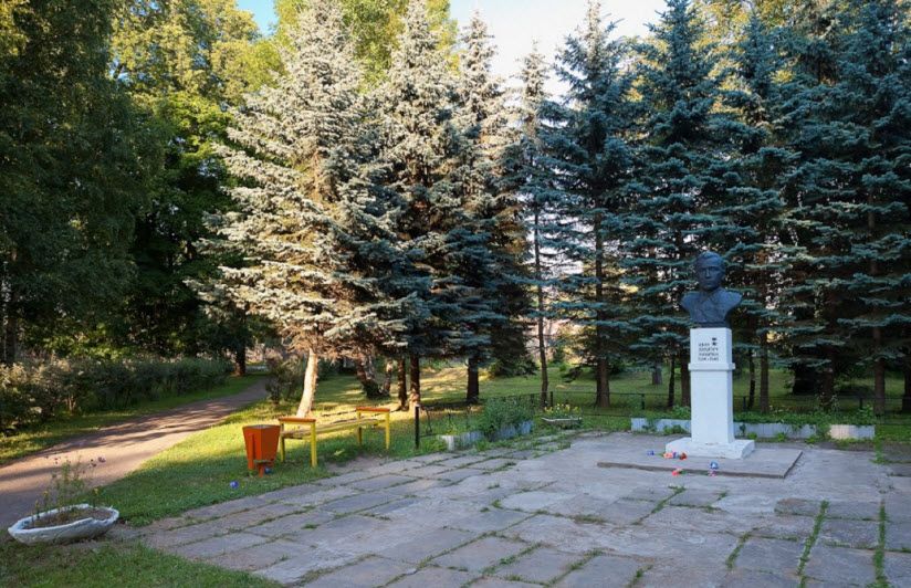 Памятник Никитину Ивану Никитичу