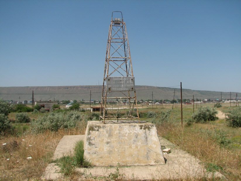 Памятник «Первая нефтяная скважина»