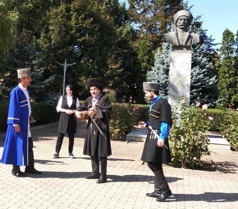Памятник Омарла Батыраю