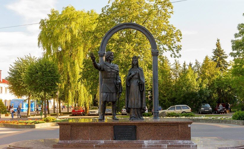 Памятник князю Владимиру Васильковичу и княгине Ольге Романовне