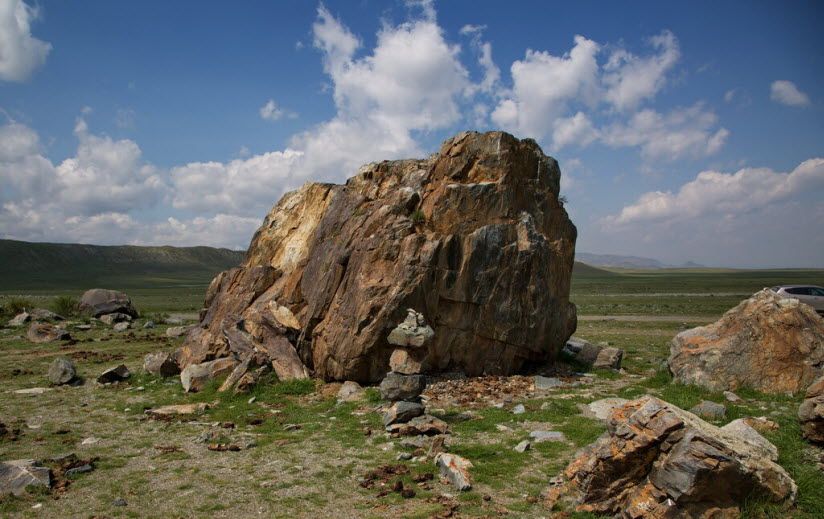 Тархатинский мегалитический комплекс