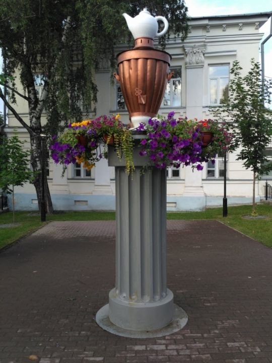 Памятник самовару