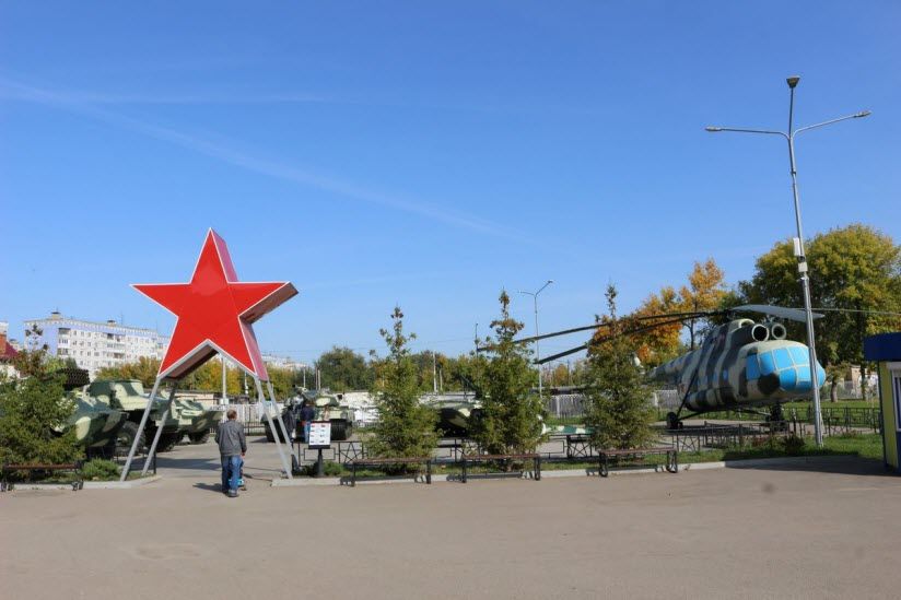 Выставка военной техники в Парке Победы