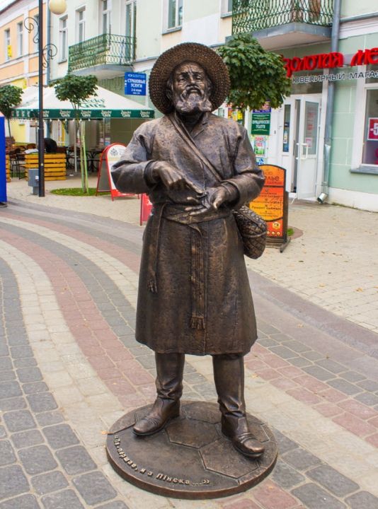 памятник пинчуку
