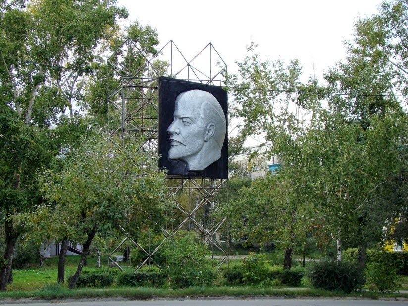 Барельеф В.И. Ленина