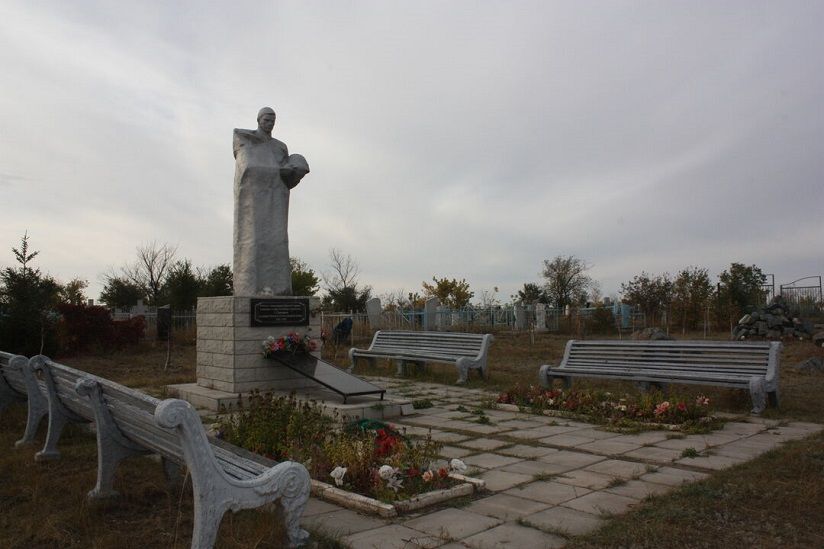 Братская могила бойцов, умерших от ран в госпиталях