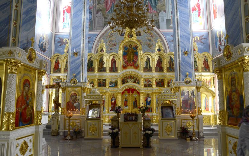 внутри храма