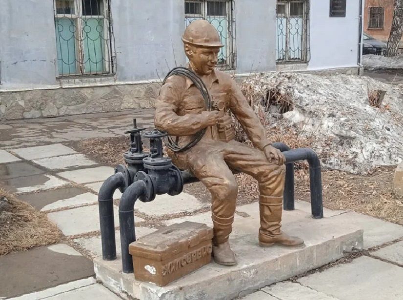 Скульптура «Сантехник»
