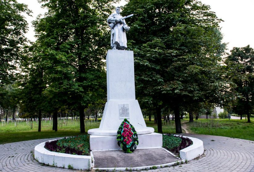 Памятник воинам 1-го белорусского фронта