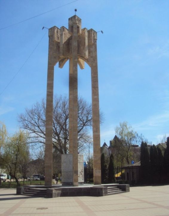 Памятный знак в честь 200-летия подписания Георгиевского трактата