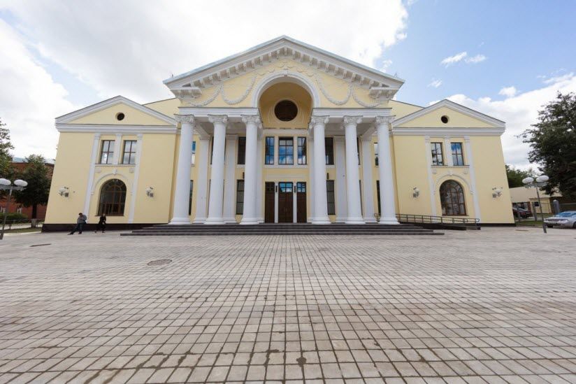 Великолукский драматический театр