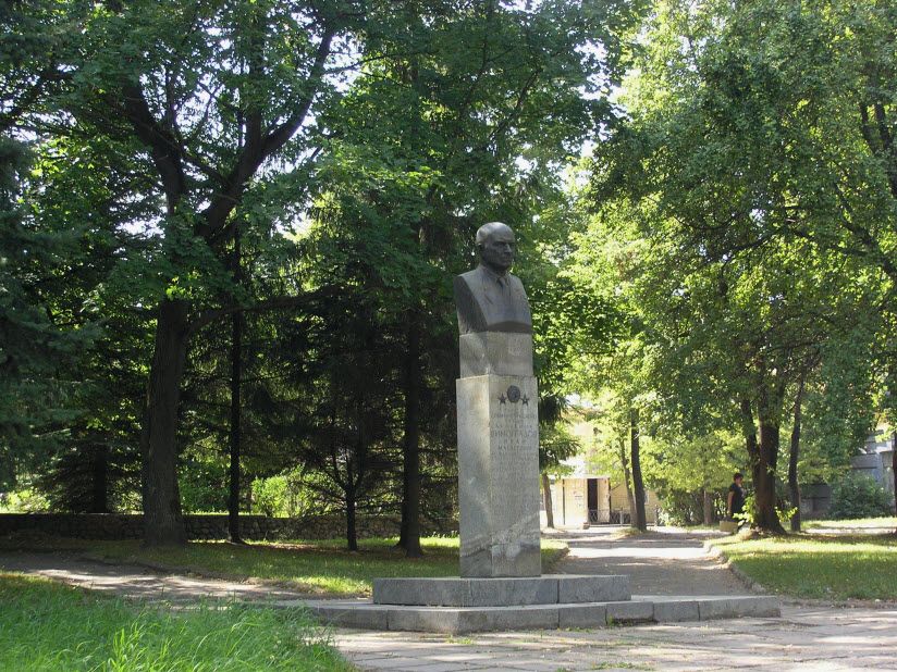 Памятник академику И.М. Виноградову