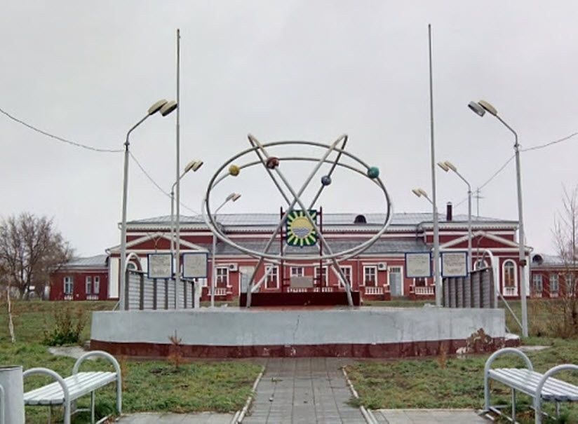 Памятник основателям и создателям города и завода