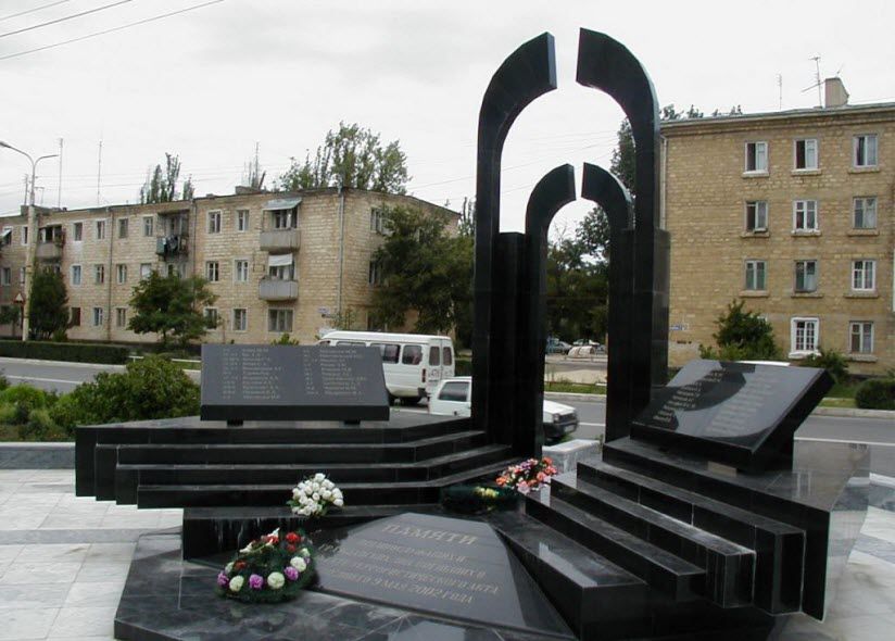Памятник жертвам теракта 9 мая 2002 года