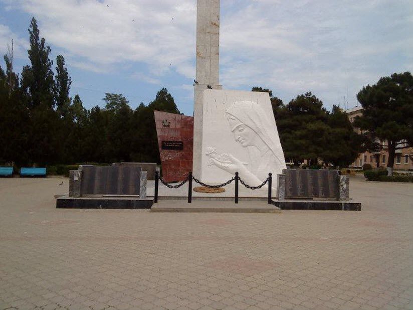 Монумент «Скорбящая мать»
