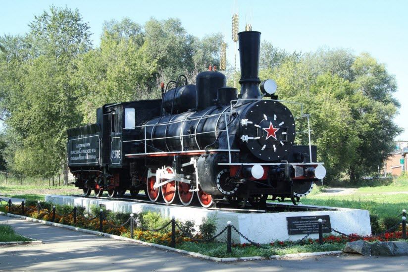 Памятник-паровоз Ов-3705