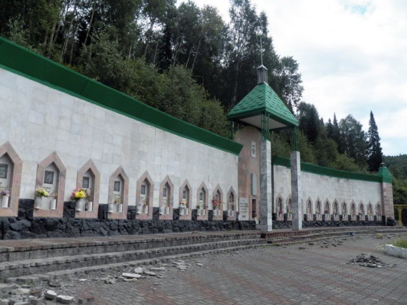 Памятник Погибшим шахтёрам шахты им. Л.Д. Шевякова