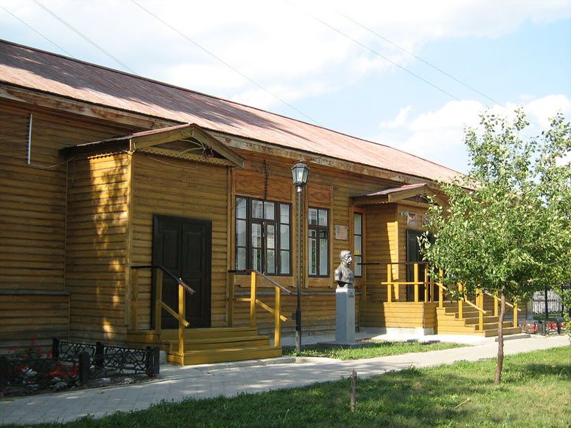 Здание женской школы