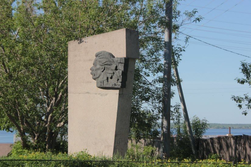 Памятник Максиму Горькому