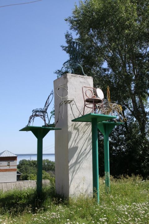 Памятник 12-ти стульям