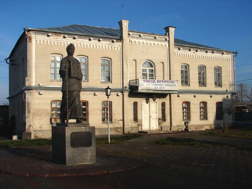 Памятник П.Г. Луполовой