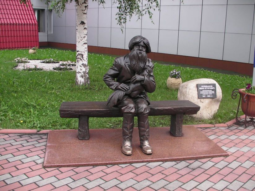 Памятник И. Селиванову