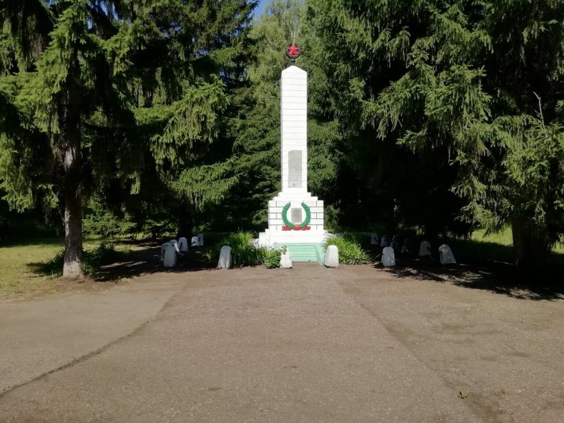 Памятник расстрелянным большевикам