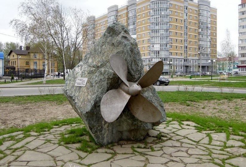 Памятник «Винт в камне»