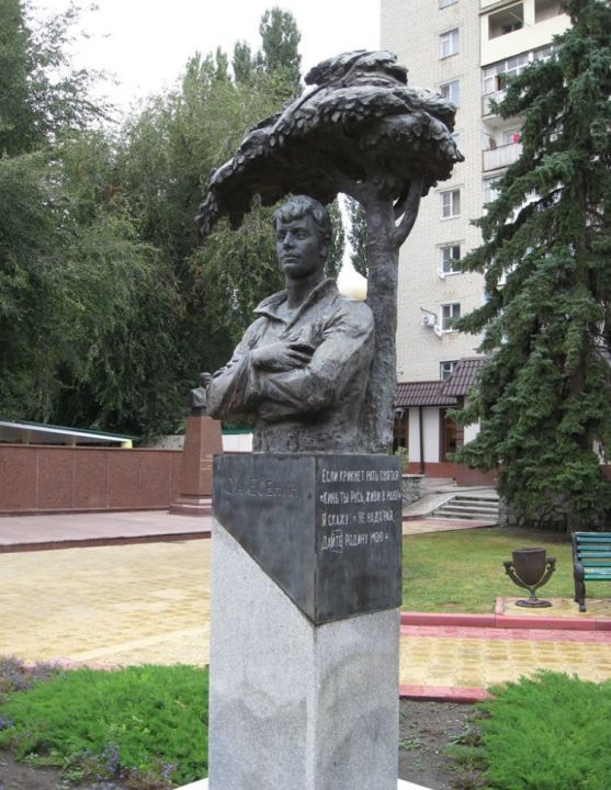 Памятник С. Есенину