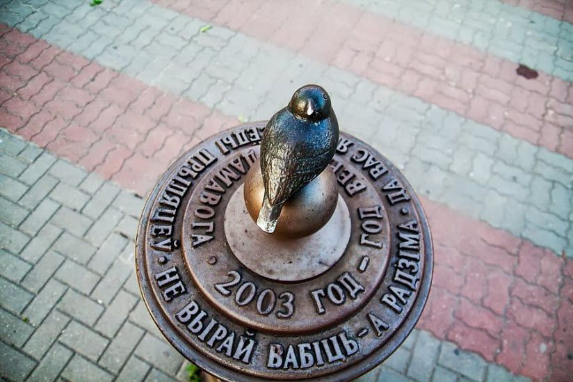 Памятник Воробью