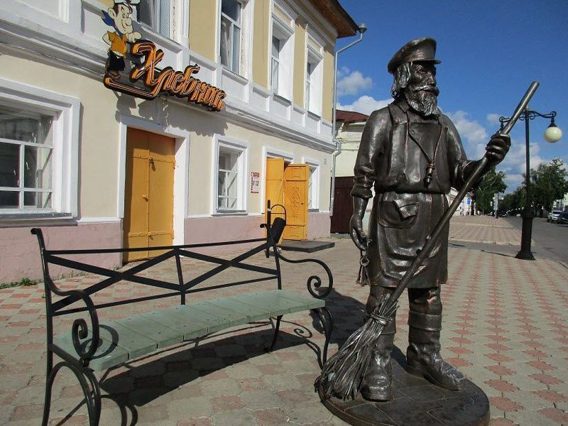 Памятник Дворнику