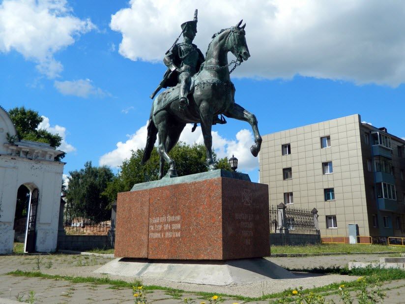 Памятник Надежде Дуровой
