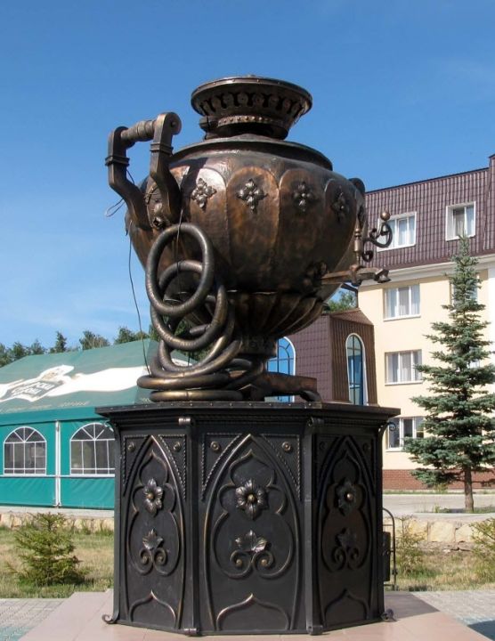 Памятник Самовару