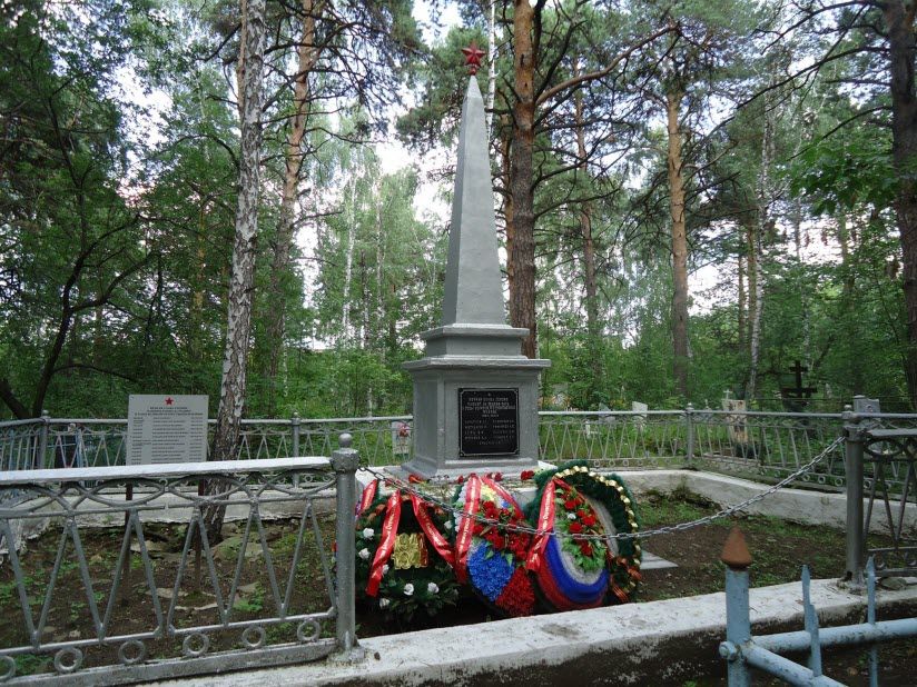 Братская могила на Старом кладбище