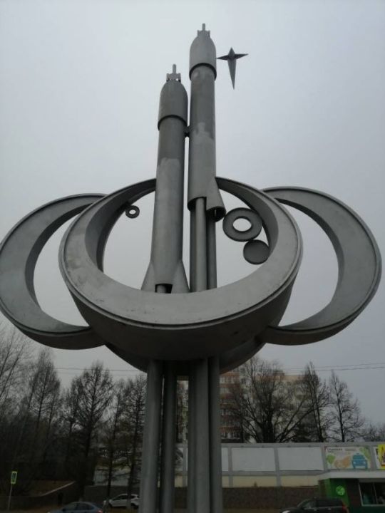 Стела космонавтам