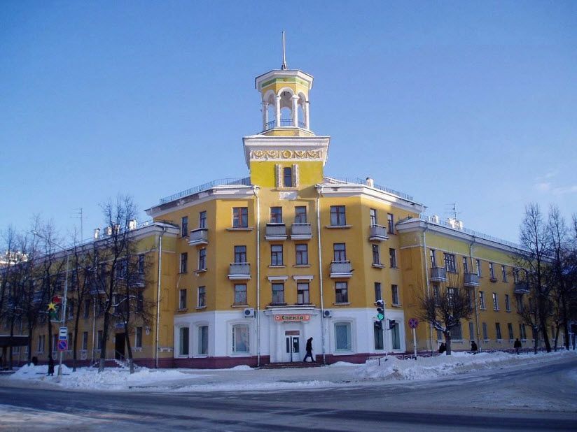 Дом со шпилем
