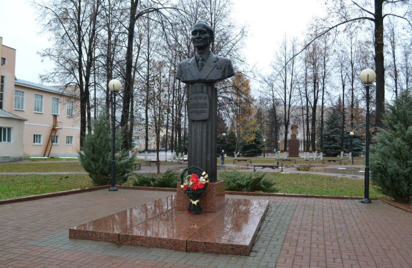 Бюст Василия Кузнецова