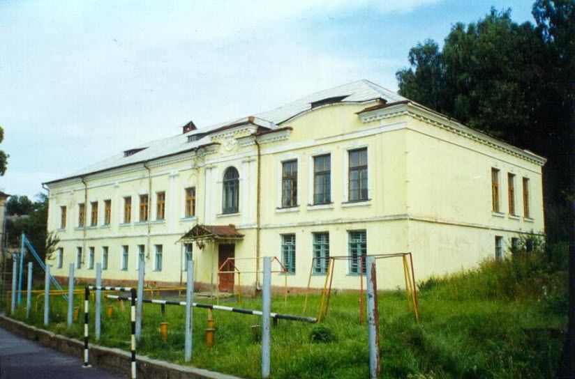 Здание бывшей мужской гимназии