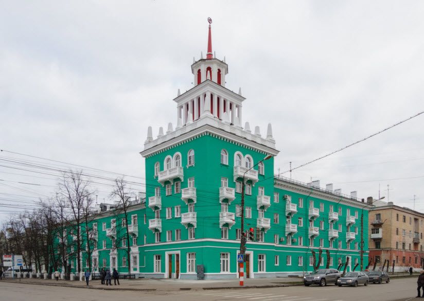 Дом со шпилем