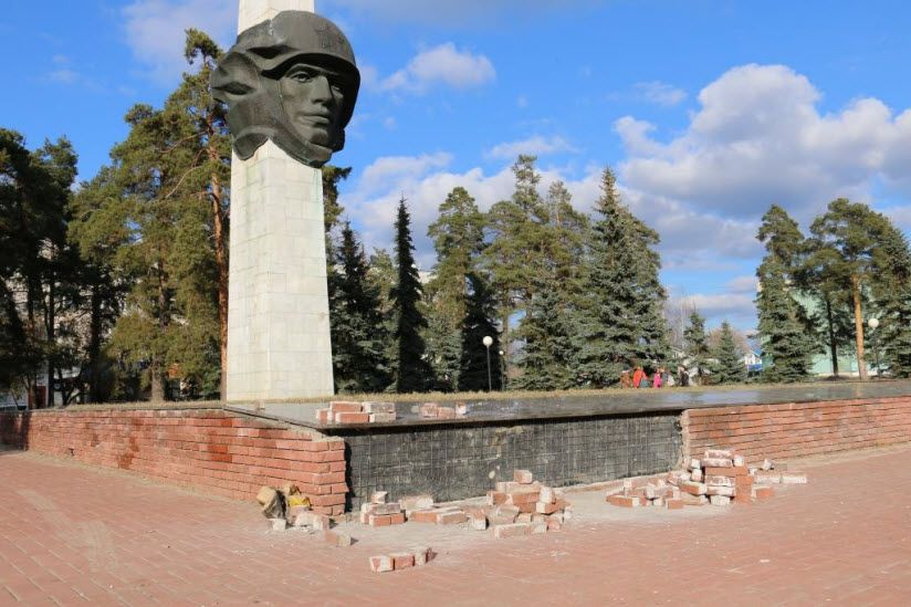 Мемориальный комплекс на Октябрьской площади