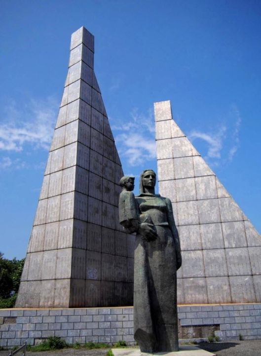 Монумент «Скорбящая мать»