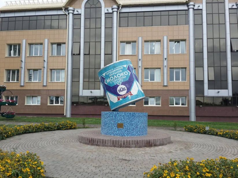 Памятник сгущенному молоку в Рогачеве