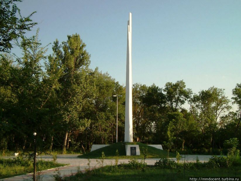 Стела в честь основателей города