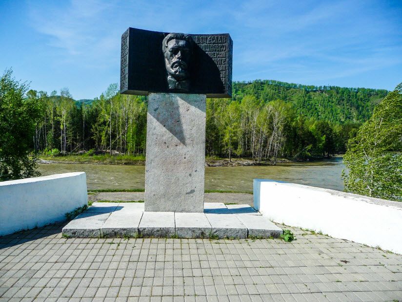 Памятник В.Я. Шишкову