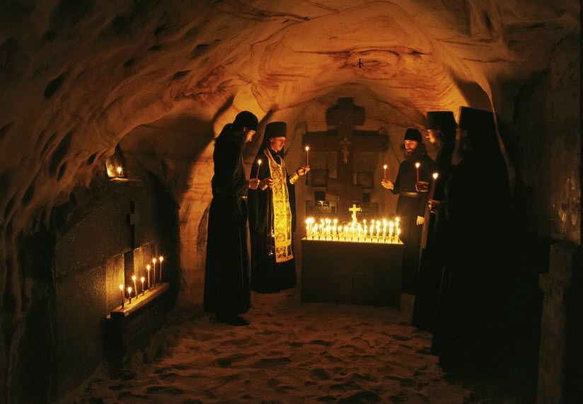 Богом Зданные Святые пещеры