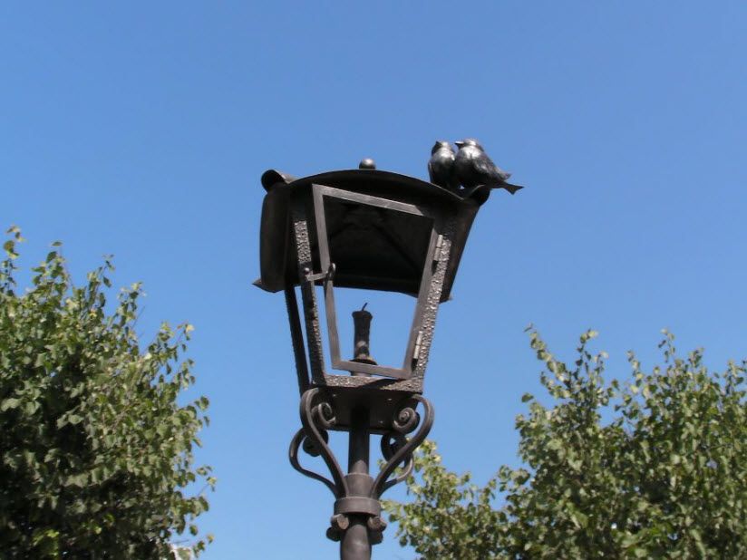 Памятник уличному фонарю